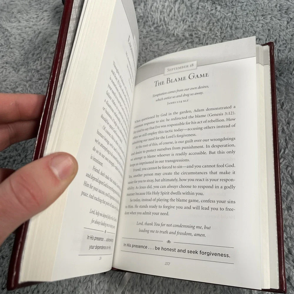 Everyday in His Presence 365 Devotions Charles Stanley Study Word Bible Daily